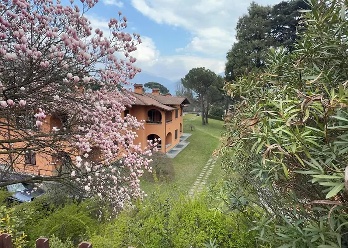 Guesthost - Flat With Parking & Veranda Appartement